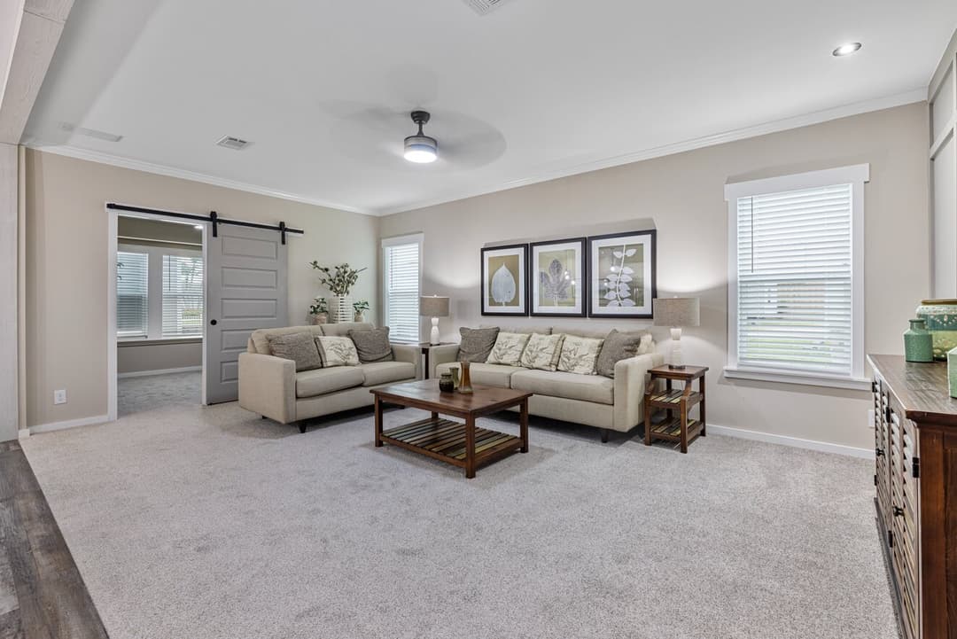 Pierce 28562a interior home features