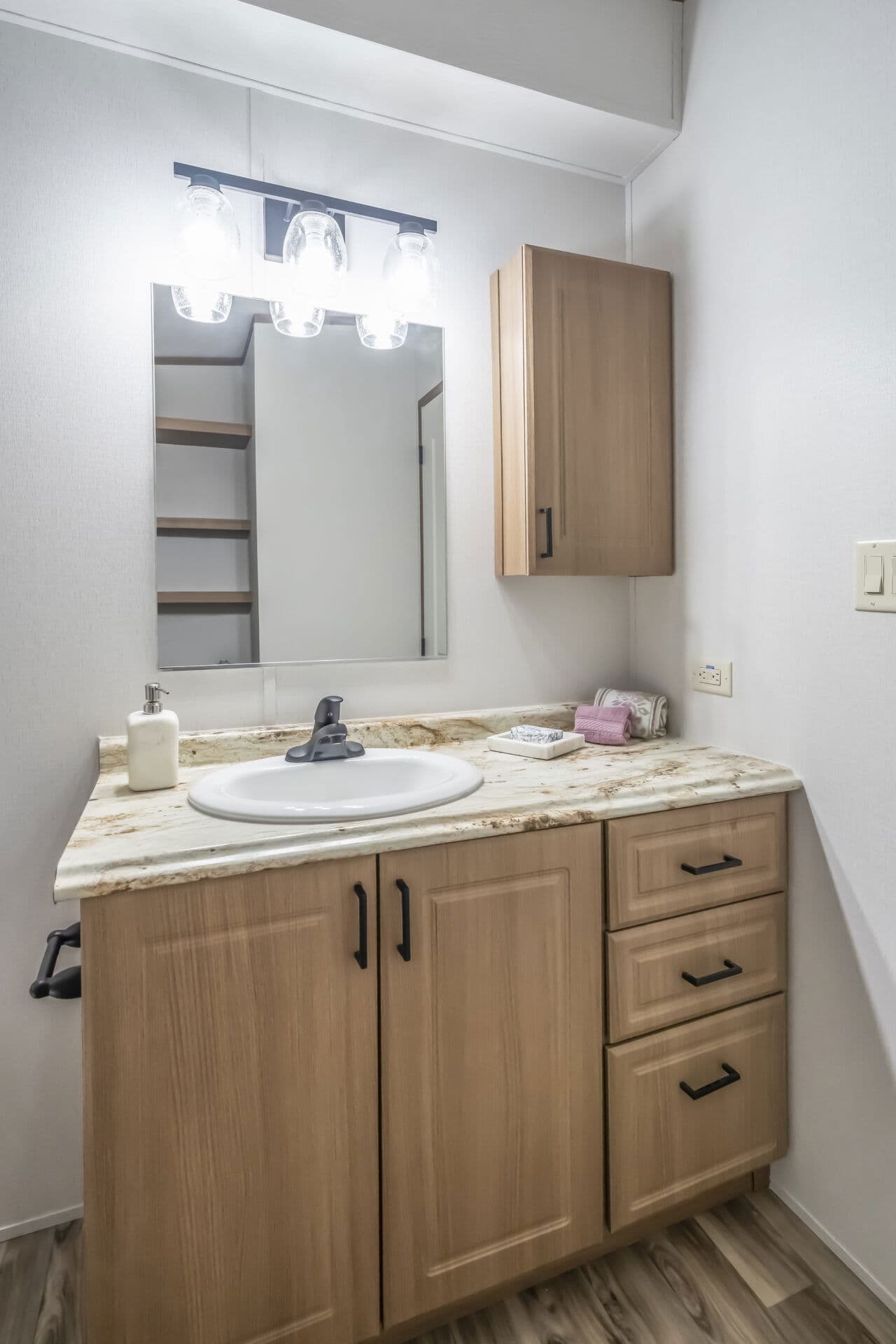 Select s-2448-32a bathroom home features