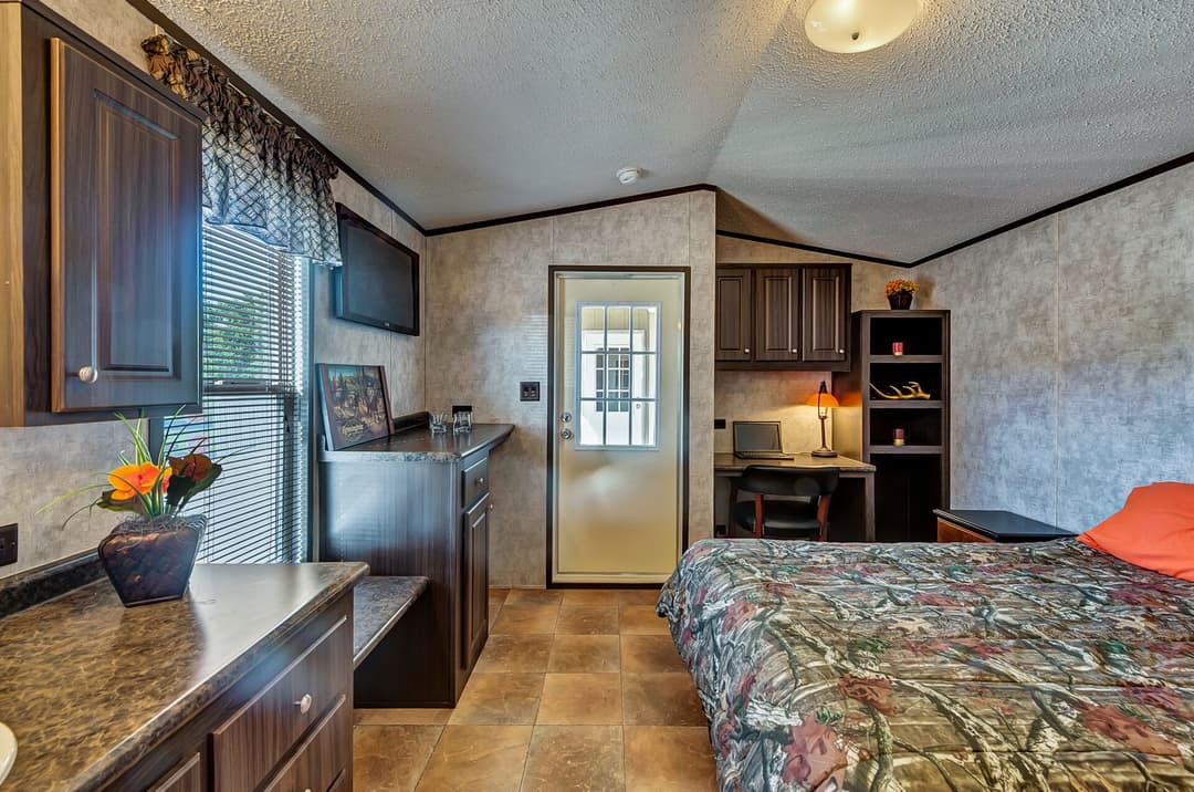 Select s-1240-22a bedroom home features