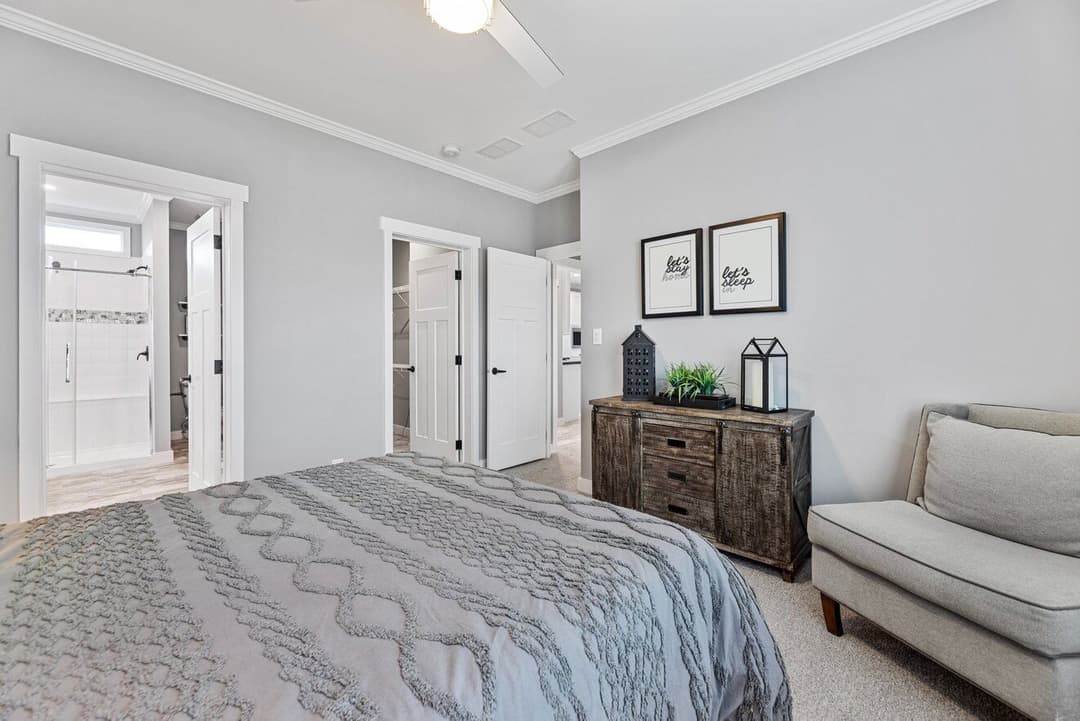 Cottage farmhouse 28522j bedroom home features